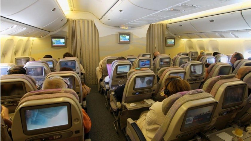 Самолет Эмирейтс Боинг 777