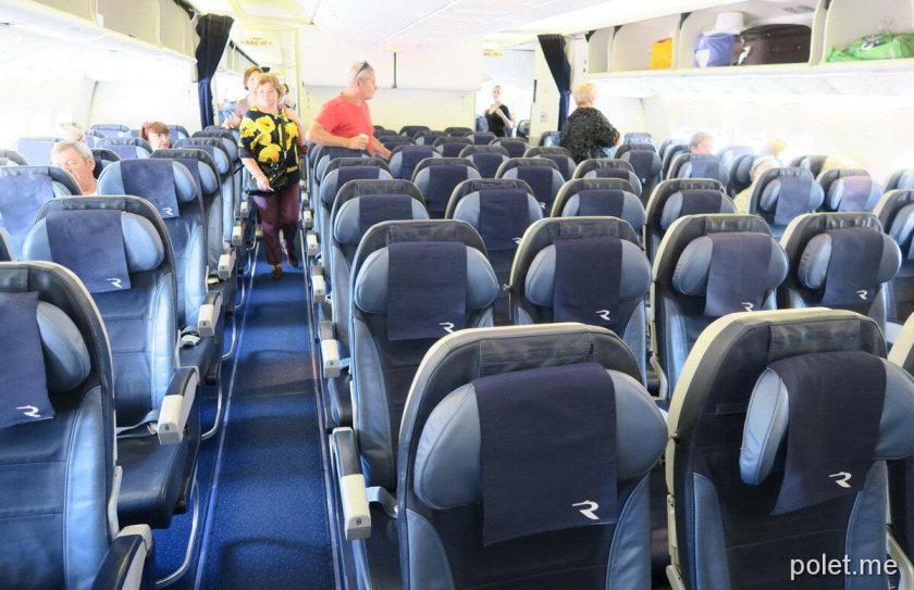 Боинг 777-300 салон эконом класса