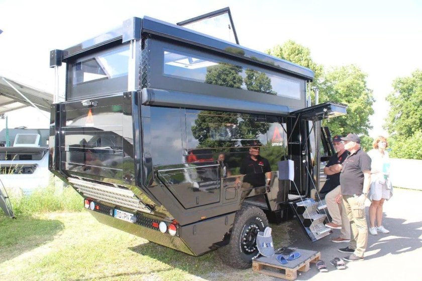 Автодом с подъемной крышей