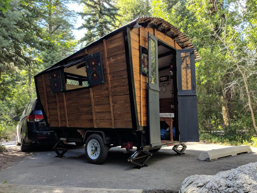 Прицеп-фургон автодом