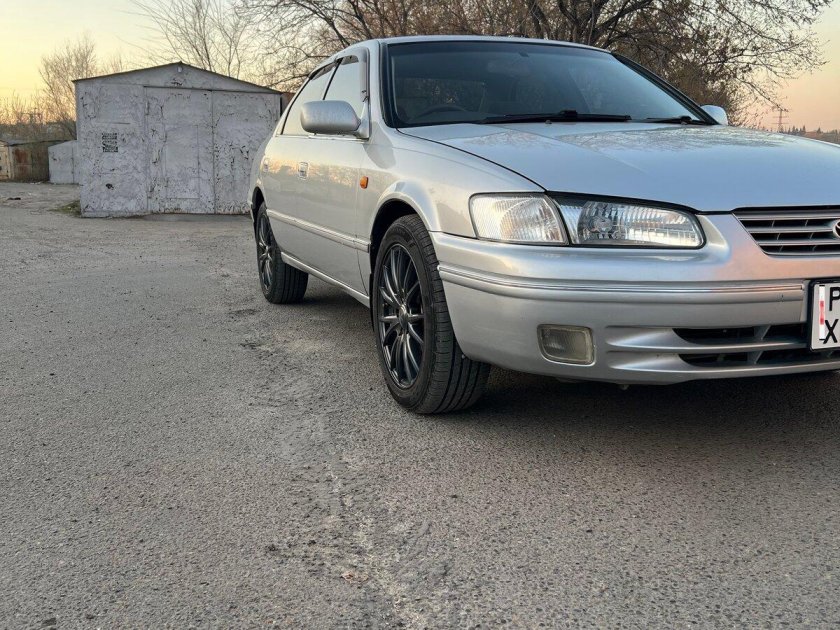 Тойота камри грация 2000