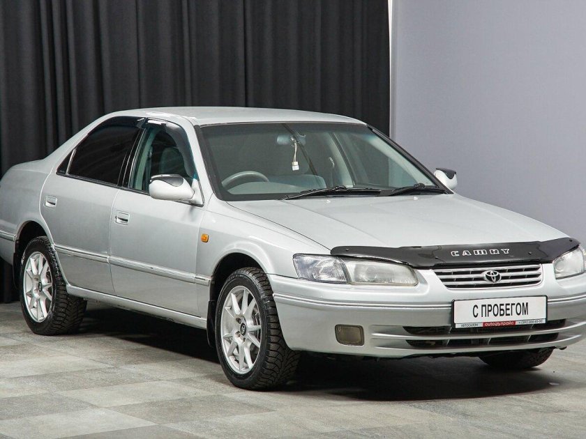 Toyota camry gracia 2000