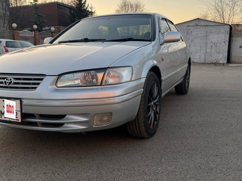 Toyota camry gracia 1999