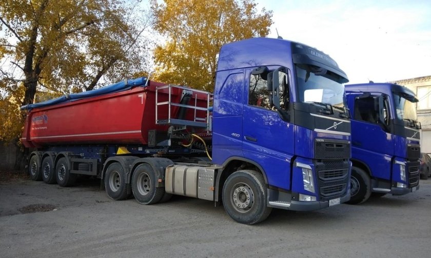 Volvo FH С самосвальным полуприцепом
