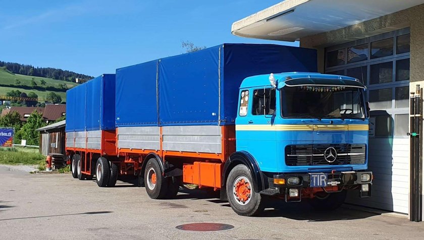 Грузовой мерседес