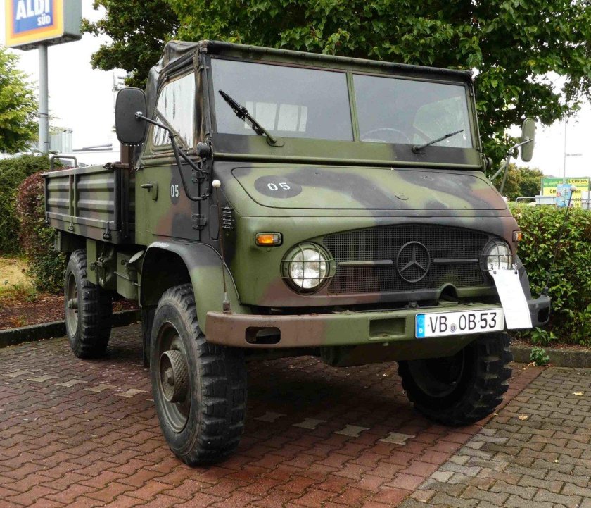Mercedes-Benz Unimog 404