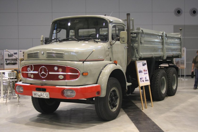 Mercedes-Benz l1111