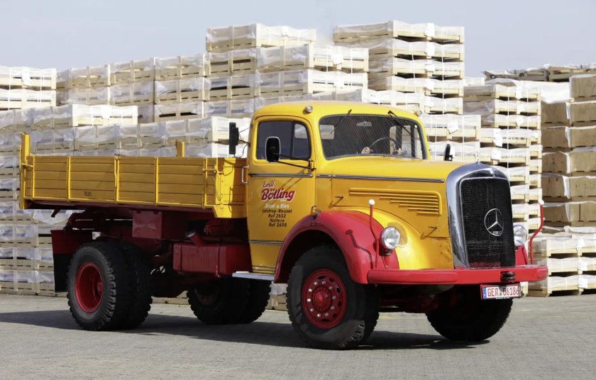 Самосвал Mercedes-Benz