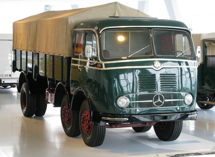 Mercedes-Benz lp333