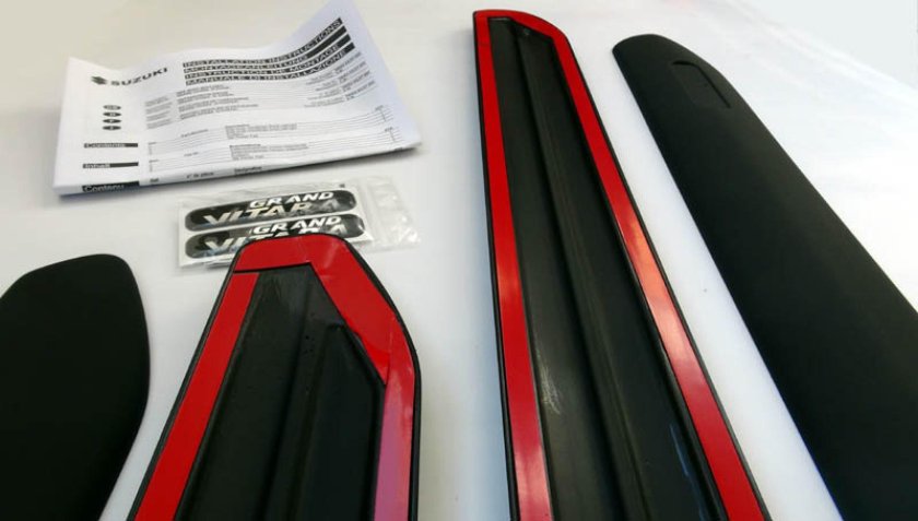 Молдинг на дверь Сузуки Гранд Витара 2008