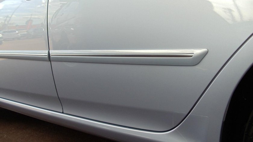 Молдинг на двери автомобиля Тойота Королла 120