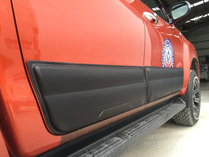 Накладки на двери Hilux