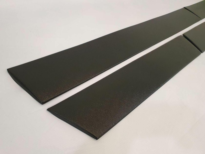 Декоративные накладки на низ двери Приора седан