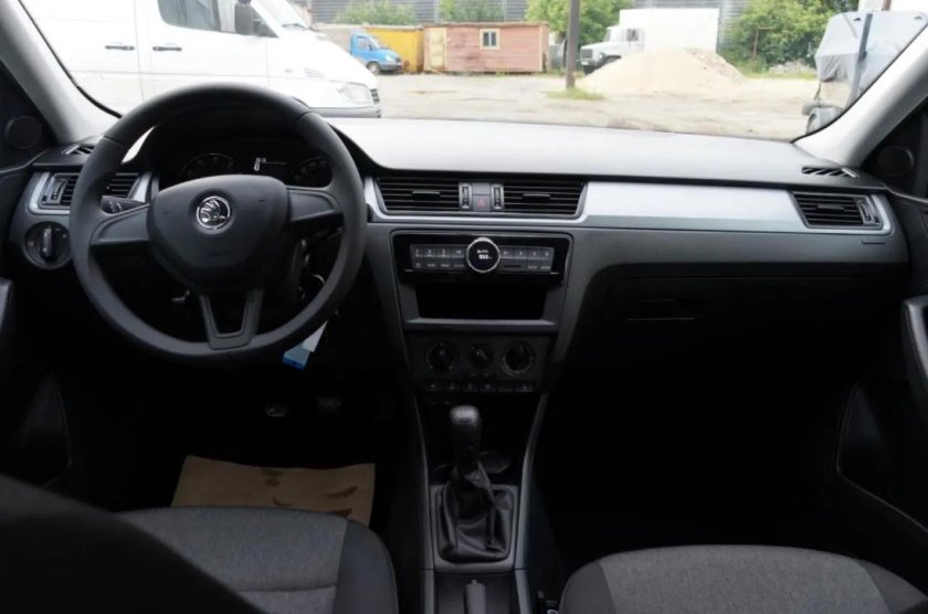 Skoda Rapid 2023 салон