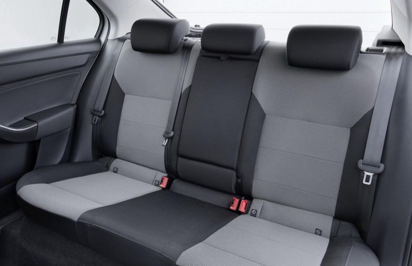 Салон Шкода Рапид 2022 сзади