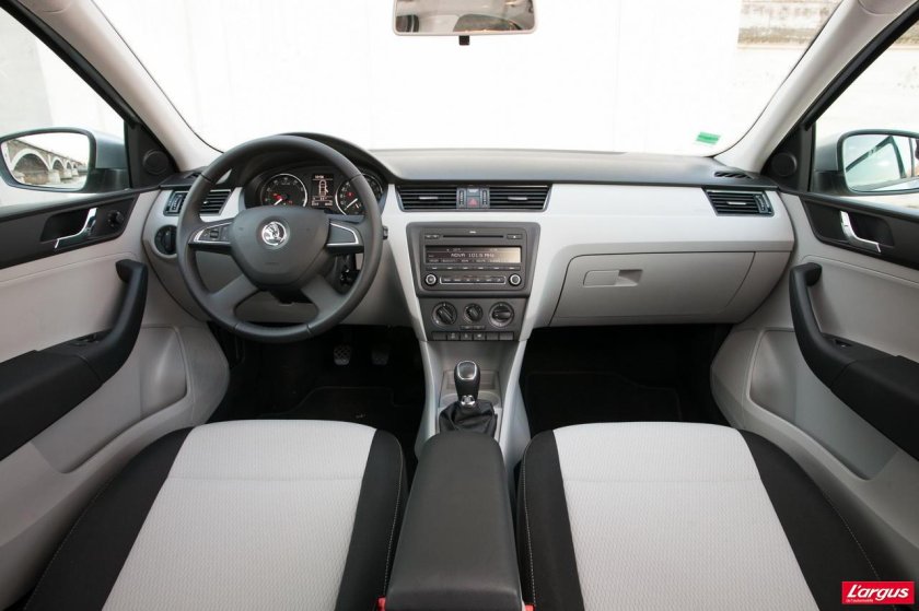 Шкода Рапид салон