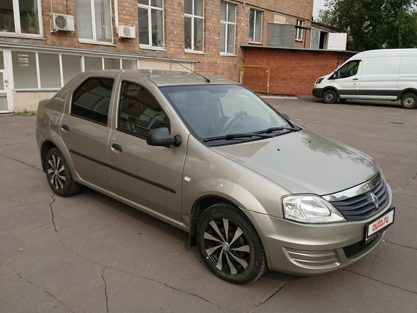 Рено Логан 2010 бежевый