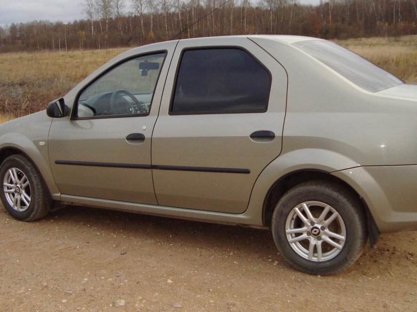 Рено Логан 2011 бежевый