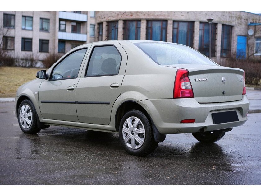 Рено Логан бежевый 2013