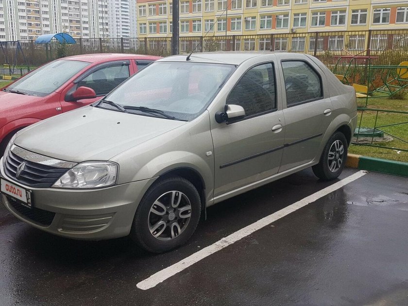 Рено Логан 2010 бежевый