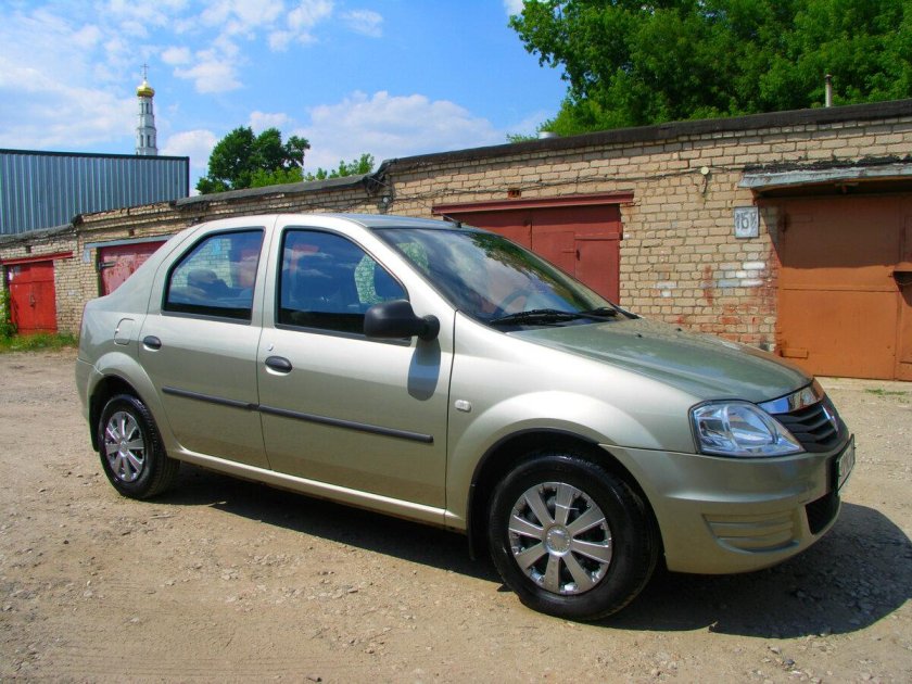 Рено Логан 2011 бежевый