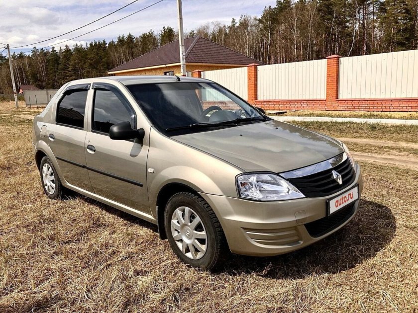 Рено Логан 2010 бежевый