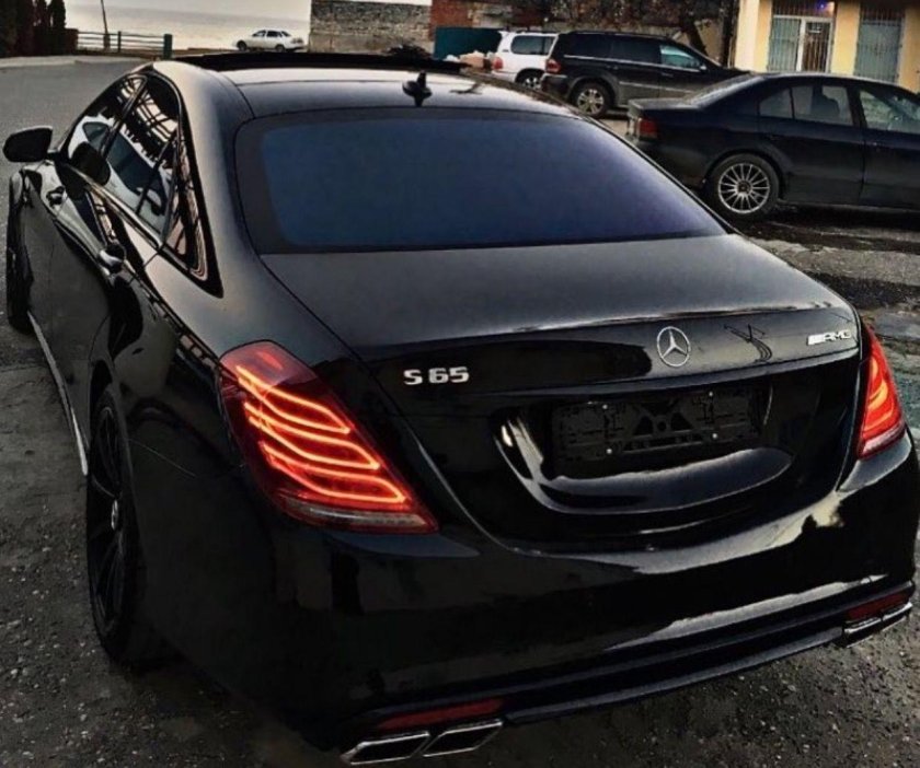 Мерседес 222 s65 AMG черный