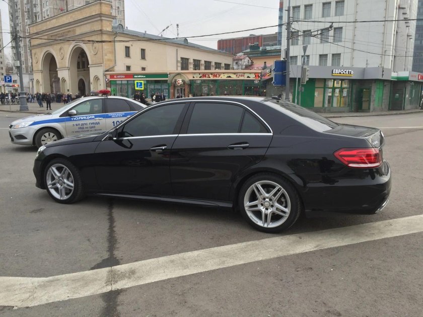 Мерседес е212 черный тонированный