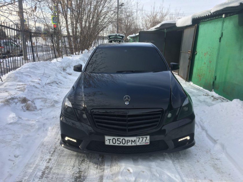 Мерседес w212 черный тонированный