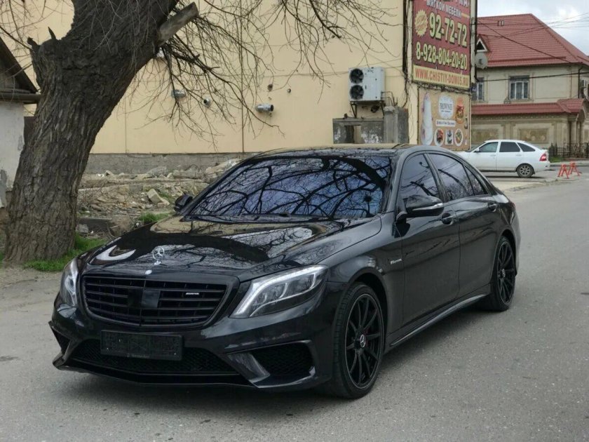 Мерседес 222 черный тонированный