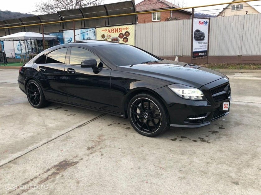 Black Mercedes CLS 218