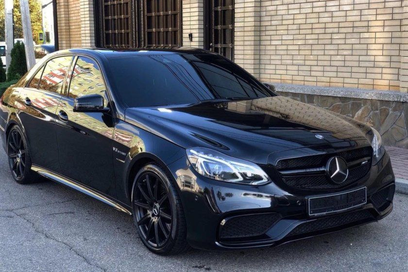 Mercedes w212 AMG черный