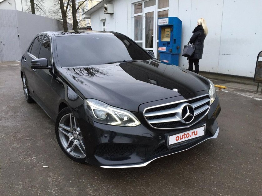 Мерседес 212 Рестайлинг черный тонированный