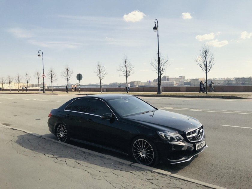 Мерседес е63 АМГ черный тонированный