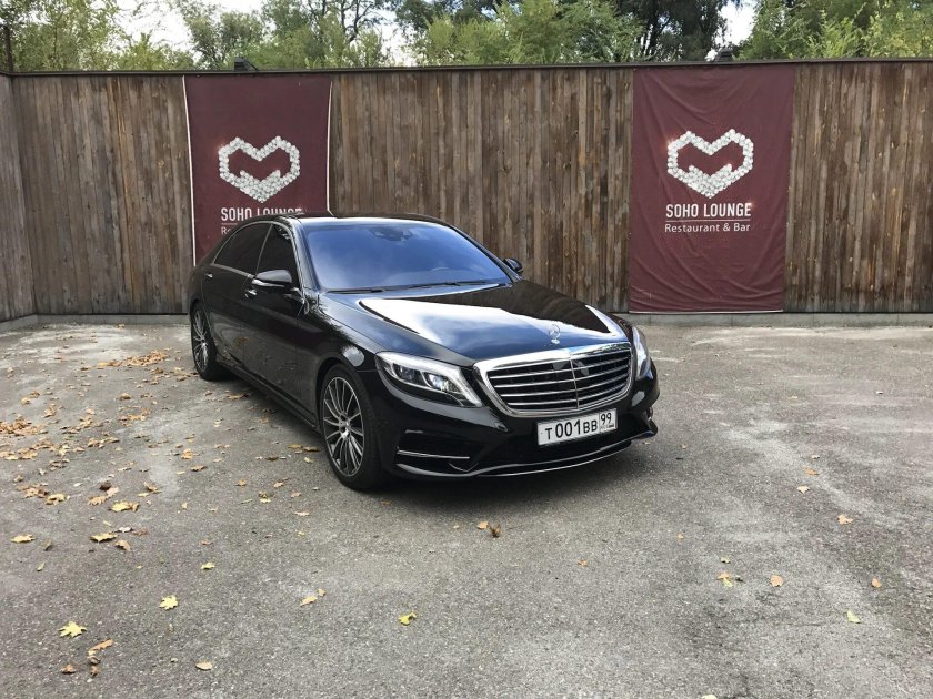 Мерседес 222 черный тонированный