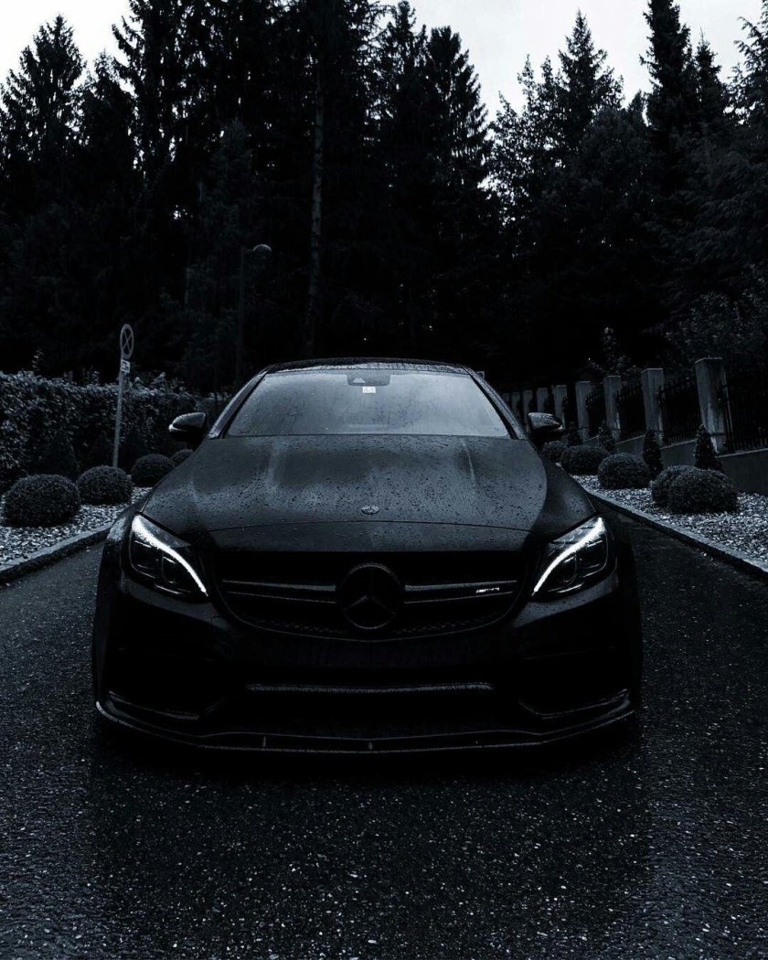 Мерседес АМГ 63 чёрный темноте