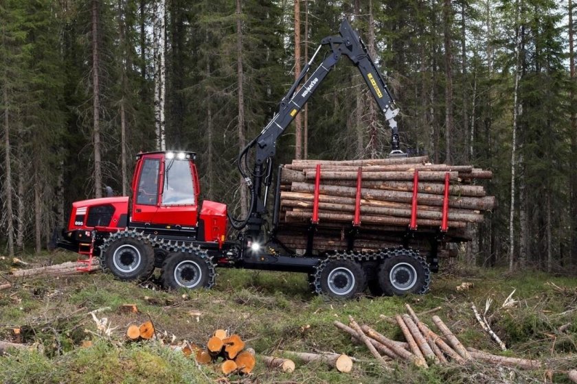 Форвардер Комацу 895