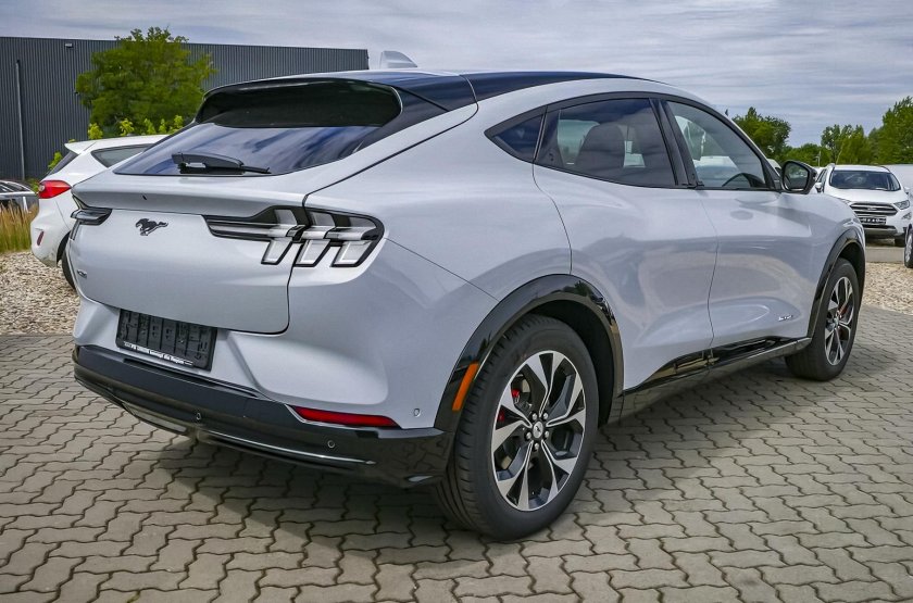 Мустанг кроссовер 2022