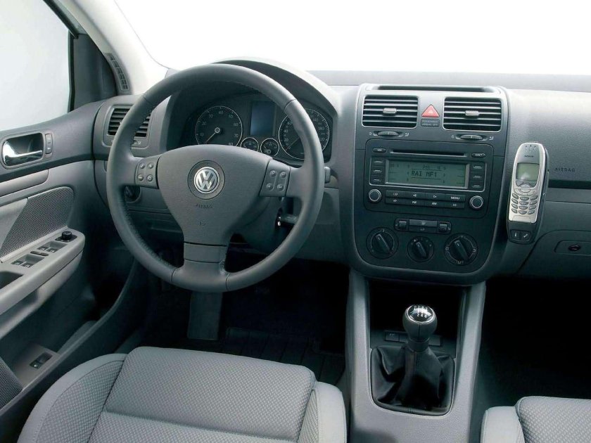 Volkswagen Golf 5 салон