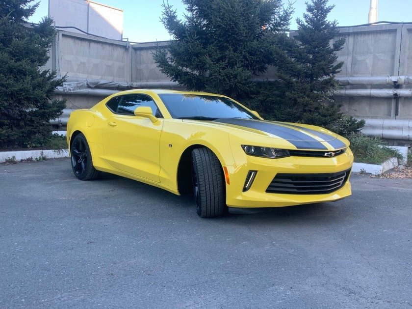 Chevrolet Camaro 2018 желтая