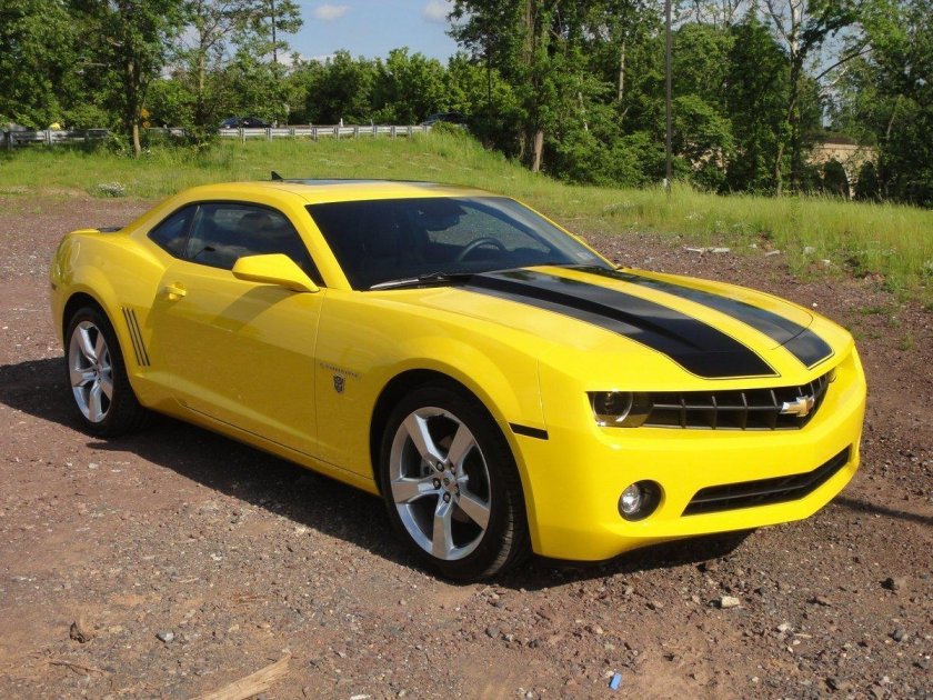 Шевроле Камаро желтая