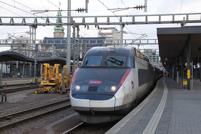 TGV(Train a grande Vitesse) 1 class inside
