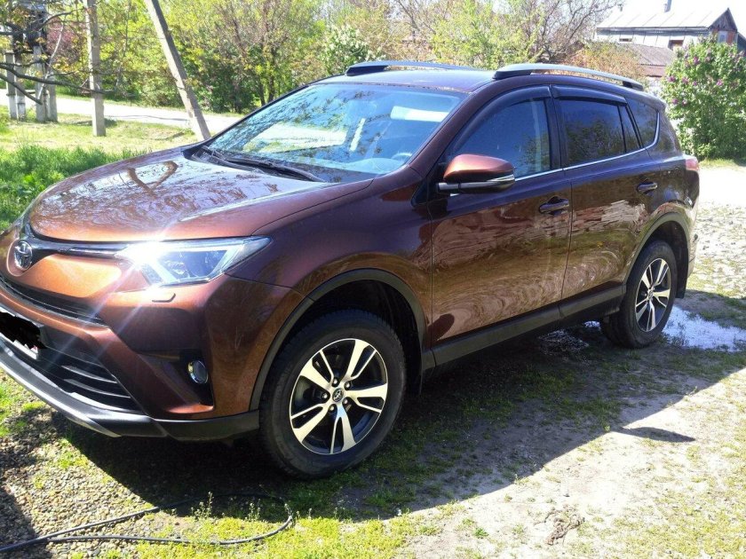 Toyota rav4 коричневый