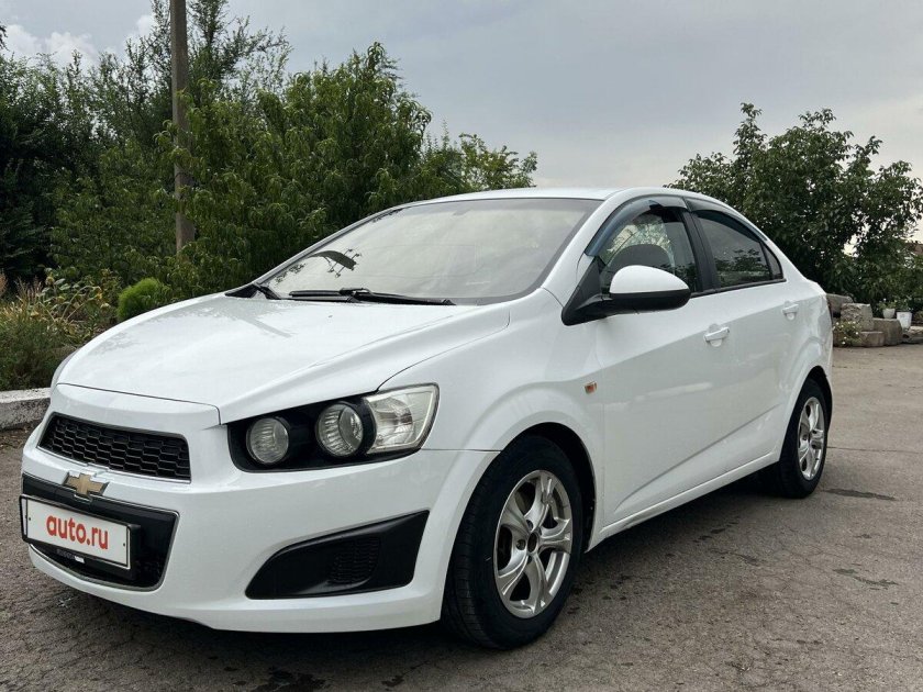 Chevrolet aveo 2012 хэтчбек белый