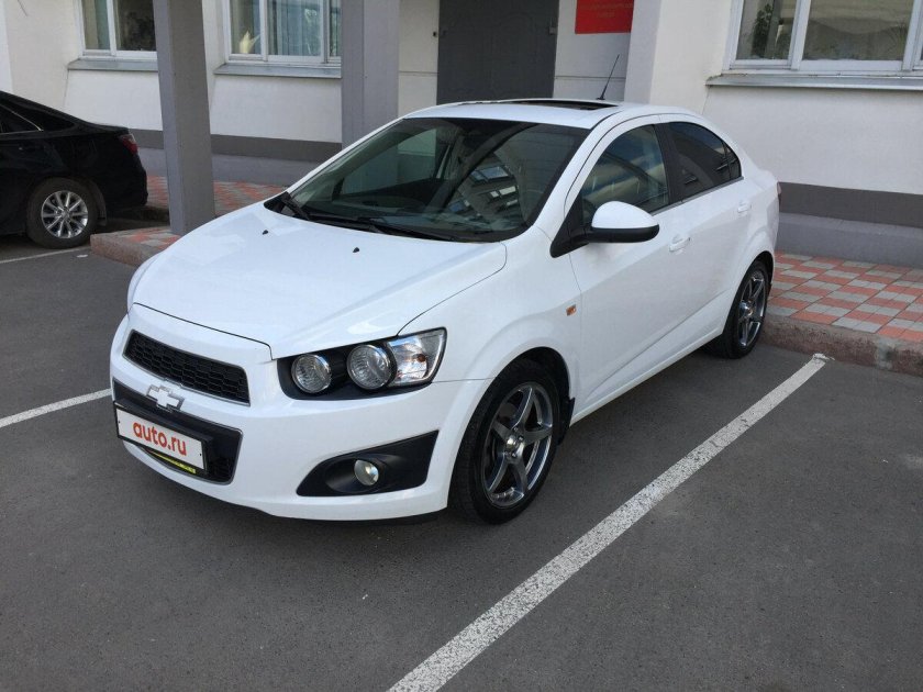 Chevrolet Aveo 2012 хэтчбек белый
