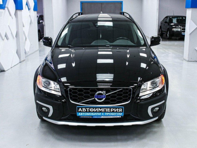 Volvo черный xc70 2014 год