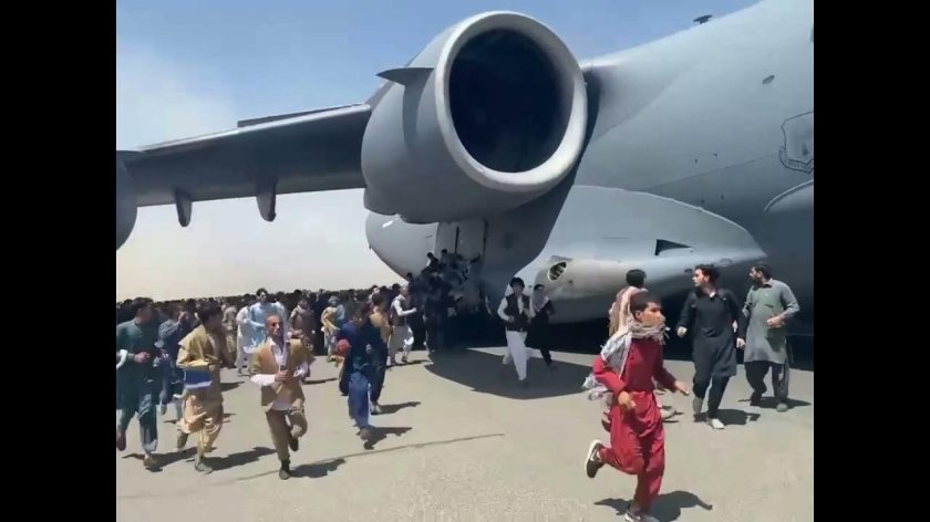 Афганцы на самолете пытались улететь