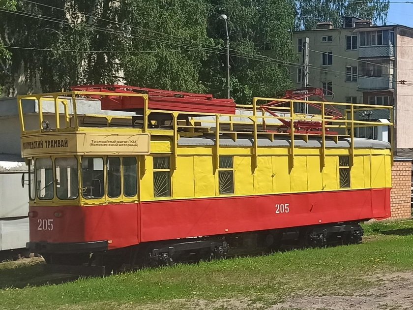 Трамвайный вагон Коломенский моторный