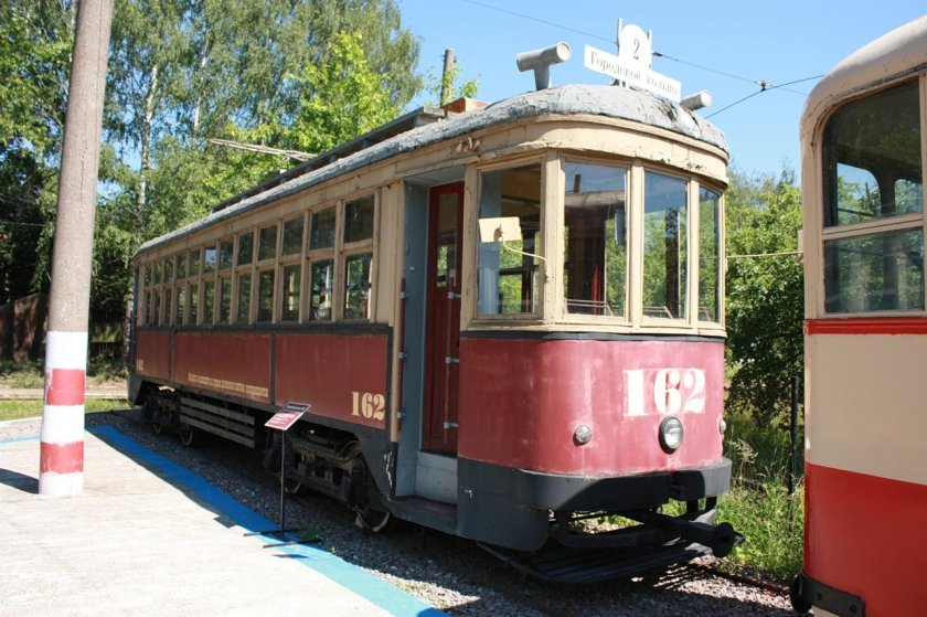 Трамвайный вагон Коломенский моторный