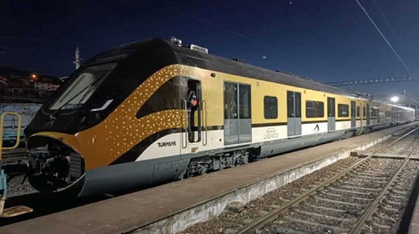 Пригородные поезда